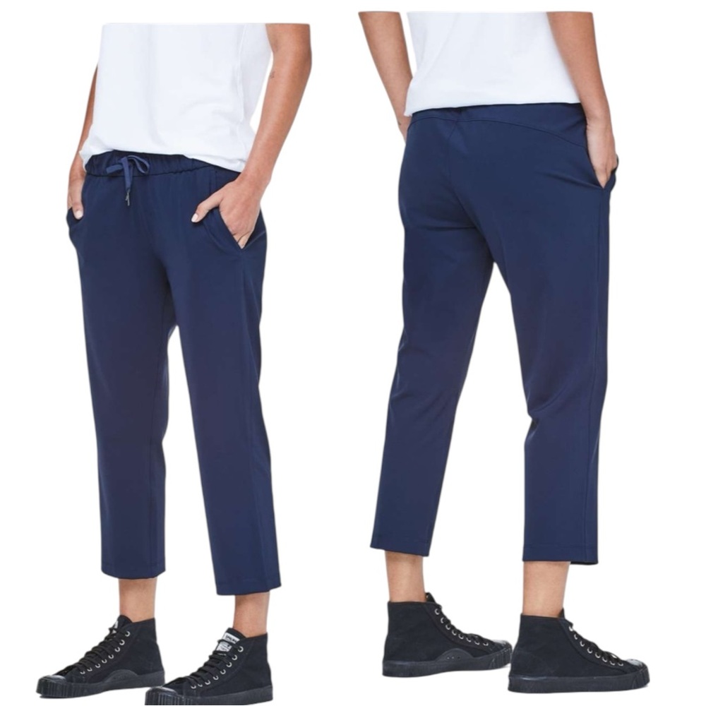 Lululemon On The Fly Crop True Navy Size 6
